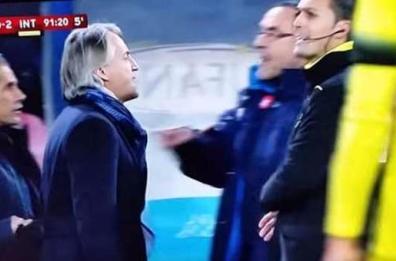 Mancini: Mi ha detto frocio
Sarri: Non sono omofobo
Dicci con chi stai?