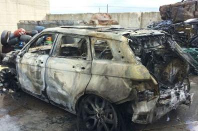 Lecce, notte di fuoco: cinque auto in fiamme 