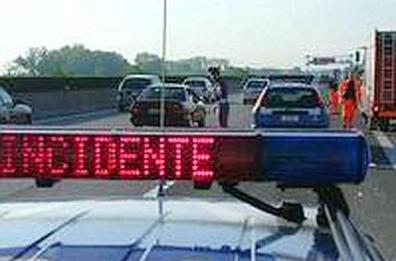 Bari, l'incidente sulla tangenziale provoca lunghe code d'auto