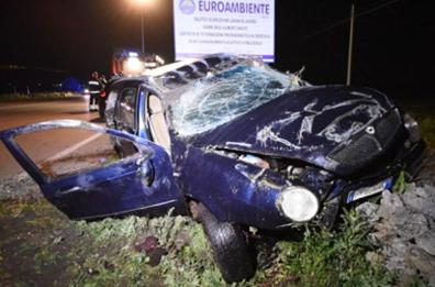 Cavallo invade la strada: un morto e tre feriti