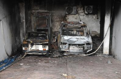 Piromani scatenati 
a fuoco auto in Salento