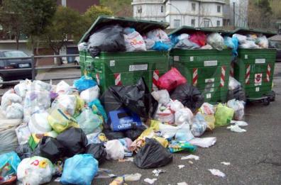 Rifiuti, la Regione blocca
la gara per raccolta Aro Ba/7