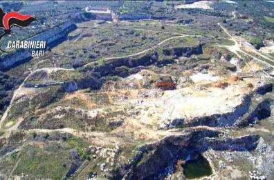 Cave abusive in zone vincolate a Trani