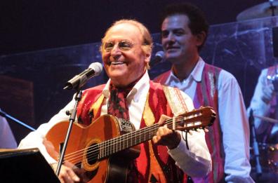 Noci, Renzo Arbore
e l'Orchestra italiana
a «Un palco in collina»