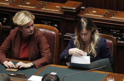 Petrolio gate, i pm sentiranno
a Roma Guidi e Boschi
Renzi: non ci manderanno a casa