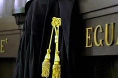 Minaccia il giudice
 panico in tribunale