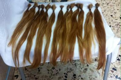 Studentesse donano i capelli
per donne in chemioterapia