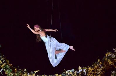 Anche la danza aerea
per festeggiare San Nicola