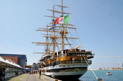 L'Amerigo Vespucci torna a Taranto: dal 16 al 22 aprile ormeggerà lungo la banchina del Castello Aragonese