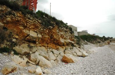 Trani, l'erosione minaccia
l'antica Torre Olivieri