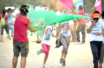 Color run, a Bari la corsa pi&ugrave; colorata che c'&egrave;