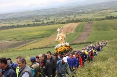 Tre paesi in pellegrinaggio
alla «sedia del diavolo»