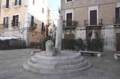 Art bonus, a Bari solo 200 euro
Decaro recinta la «Colonna infame»