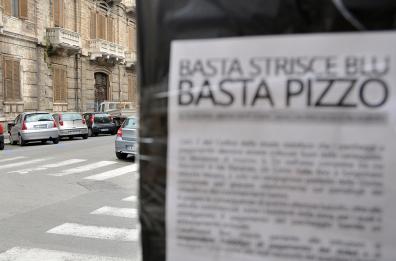 «Basta pizzo sui parcheggi», Casa Poud protesta contro i parcometri e strisce blu al quartiere libertà di Bari