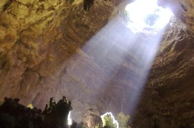Turista scivola e cade durante la visita alle Grotte di Castellana: salvato dai vigili del fuoco