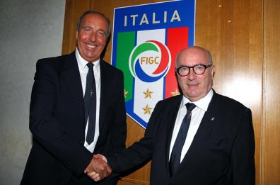 Ventura firma per la Nazionale
 «Emozionato? No, alla mia età...»