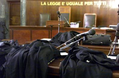 Avvocati, giù iscritti e redditi
«Senza specializzazione...»