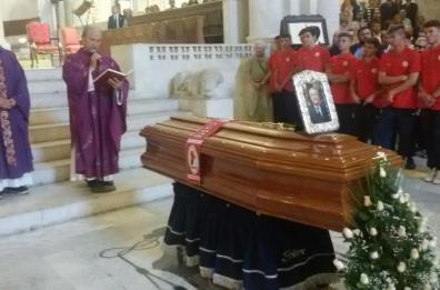 Bari, folla e commozione
ai funerali di Vincenzo Matarrese