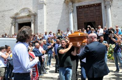 Bari, l'ultimo saluto a Vincenzo Matarrese