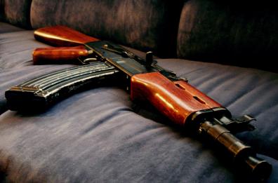 Polizia sequestra Ak 47
arrestato pregiudicato
