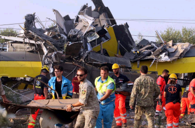 Scontro fra treni: 23 morti, 51 feriti
Indagati i capistazione. Mattarella a Bari