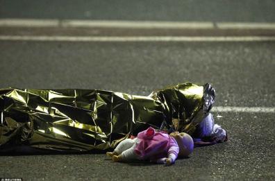 Le immagini della strage