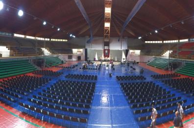 I preparativi al Palazzetto di Andria per i funerali