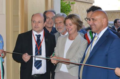 Puglia, ministro Lorenzin inaugura laboratori diagnostica