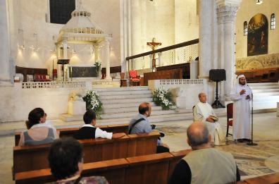 Cristiani e musulmani pregano insieme nella Cattedrale di Bari