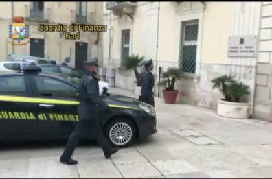 Bari, case a luci rosse per escort
sul web: 5 arresti e sequestri