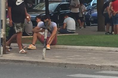 Tutti malati di Pikachu in strada a Bari