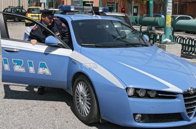 Brindisi, tifosi della squadra di calcio intenti a realizzare striscione in un locale: 6 sanzionati