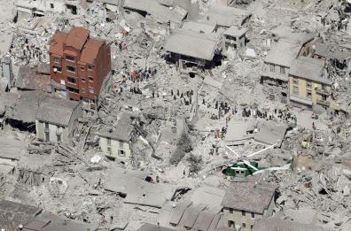 Renzi a Rieti: «Almeno  120 vite spezzate»
«Devastazione mai vista». Migliaia di sfollati