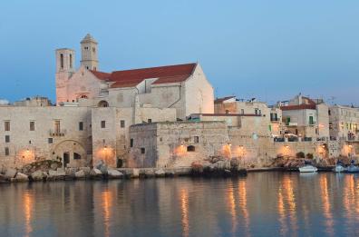 Coronavirus a Giovinazzo, il sindaco chiude villa comunale e parco