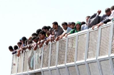 Brindisi, in arrivo mercantile 
con migranti (e due salme)