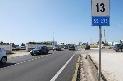 Incidente sulla statale 275 tra due automobili : in codice rosso un 52enne