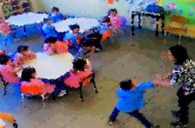 Tuglie, ceffoni e sculacciate ai bimbi: maestra d'asilo condannata a tre anni di reclusione continua a insegnare 