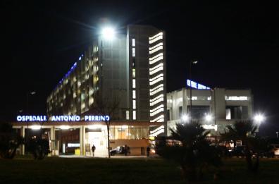 Bimbo di 5 anni risucchiato da bocchettone piscina: è grave