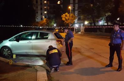 Minorenne gambizzato
soccorso da passante