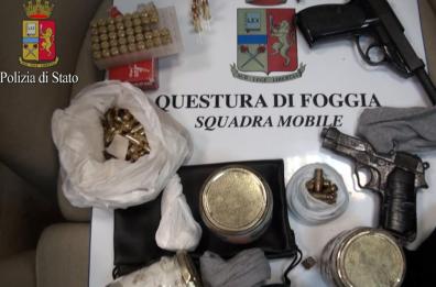 Due pistole e droga in casa
di campagna: in cella 32enne