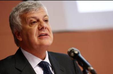 Botta e risposta tra Galletti ed Emiliano