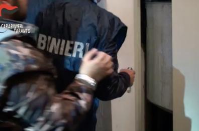 Spaccio di droga da Scampia a Taranto: 18 arresti