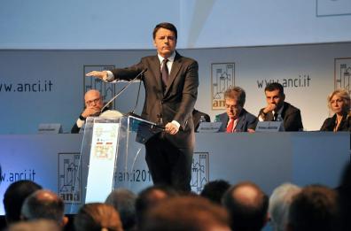 Anci, Renzi su Decaro: già incalza il Governo
