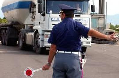 Furti da tir in sosta su A14
sgominata banda pugliese