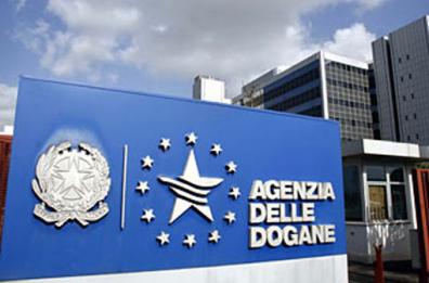 Brindisi, Agenzia delle dogane dona magliette e scarpe a Caritas e carceri