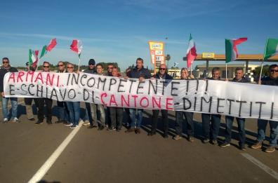 Maglie Leuca, nuova protesta
bloccata ancora la circolazione