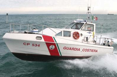 Weekend di multe e soccorsi lungo la costa jonica: 115 violazioni e barca in fiamme a Otranto