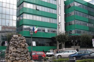 Andria, lanciano «bombette» 
al comando vigili:  denunciati