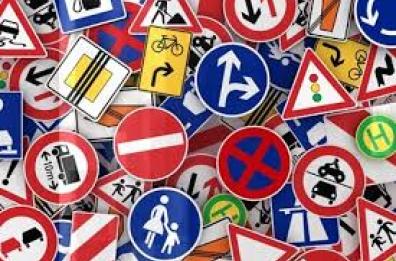 «Suggerimenti» via cellulare 
per esame guida: denunciato