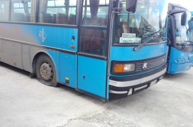 Gomme sgonfiate a 40 bus
«giallo» e disagi al Cotrab